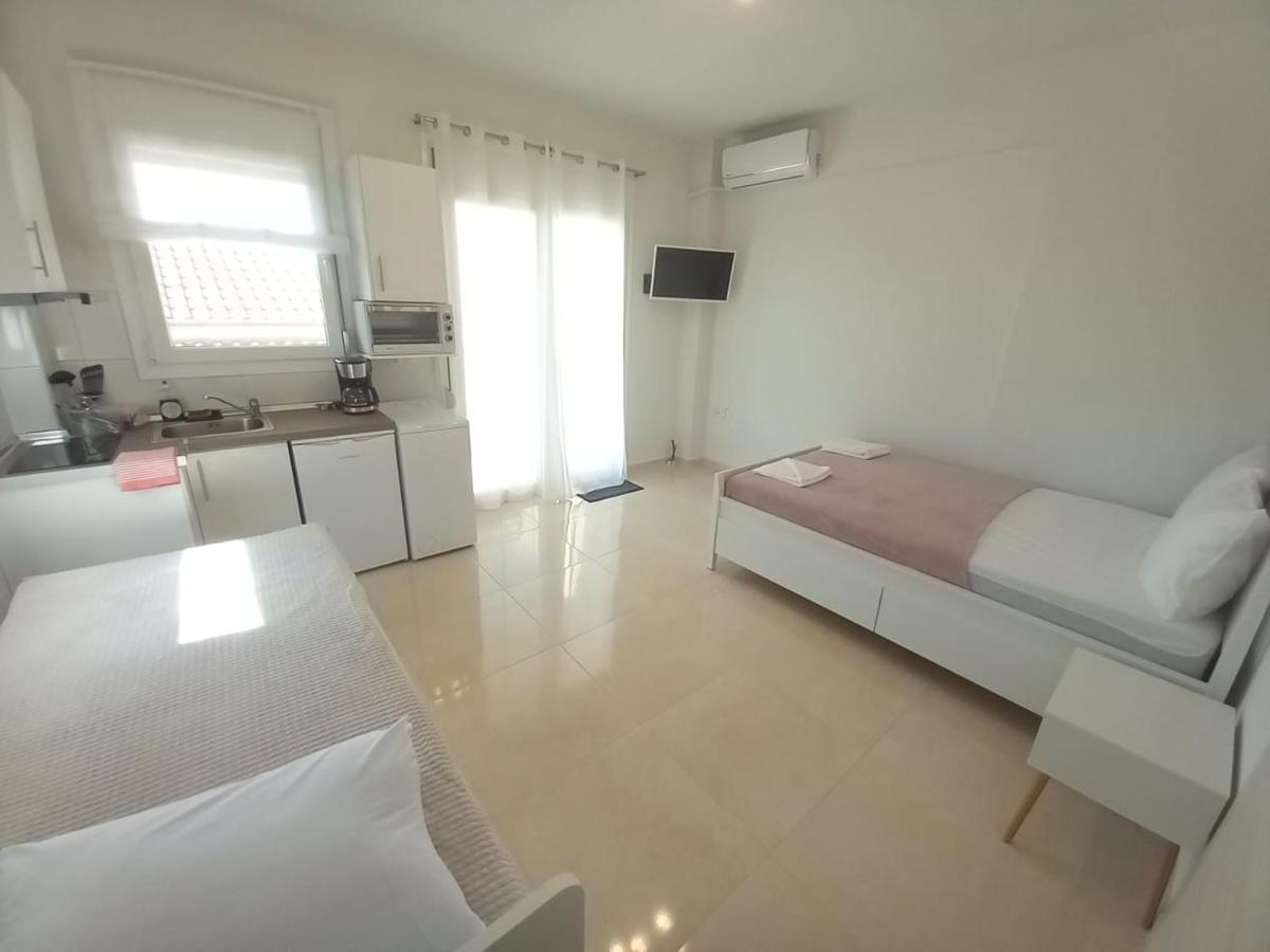 Ferienwohnung Elenis House Néa Péramos Exterior foto